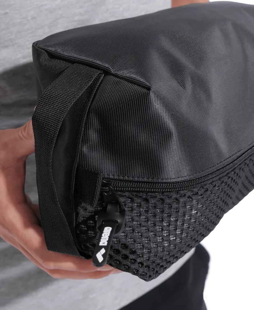 ARENA KOSMETYCZKA  ONE GO  POCKET BAG BLACK 010242/100