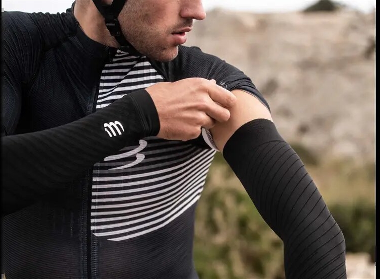 COMPRESSPORT RĘKAWKI  ARMFORCE ULTRALIGHT BLACK